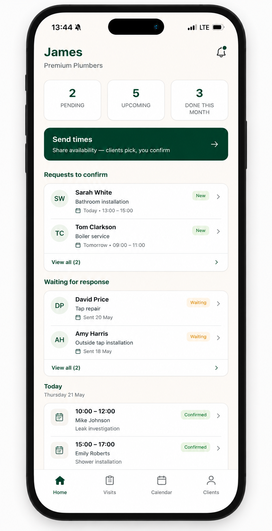 RoundTo app showing dashboard with pending requests, upcoming visits, and confirmed bookings